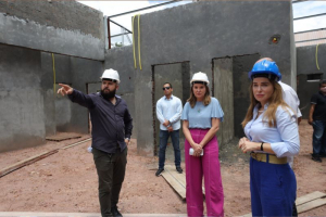 Notícia: Vice-governadora e Secretário de Educação visitam obras da creche de Curuçambá